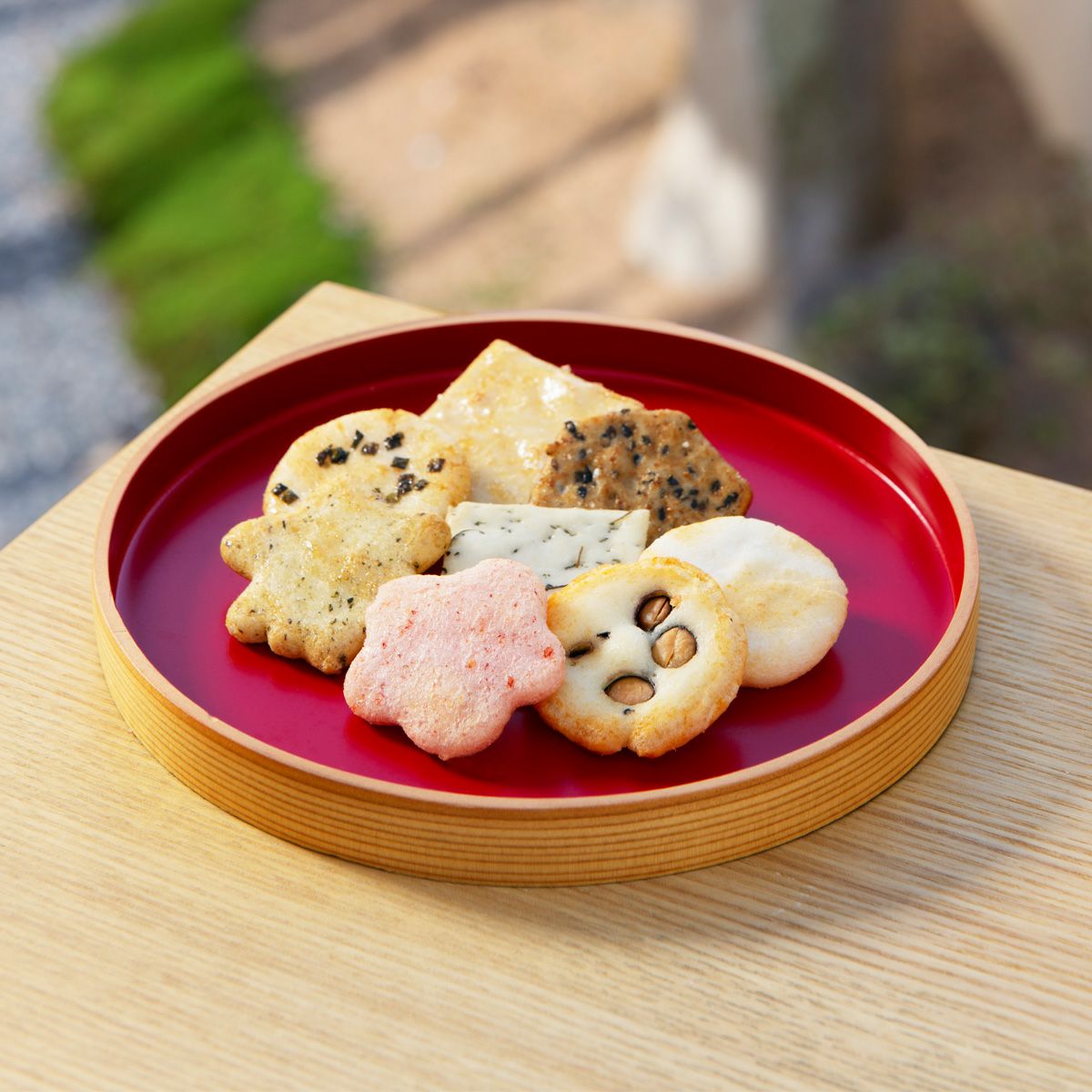 蕪村あられ春秋 特大缶 (8枚入×30袋)